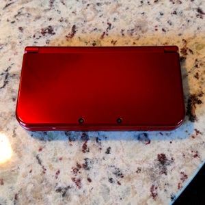 Red Nintendo 3DS-XL + games